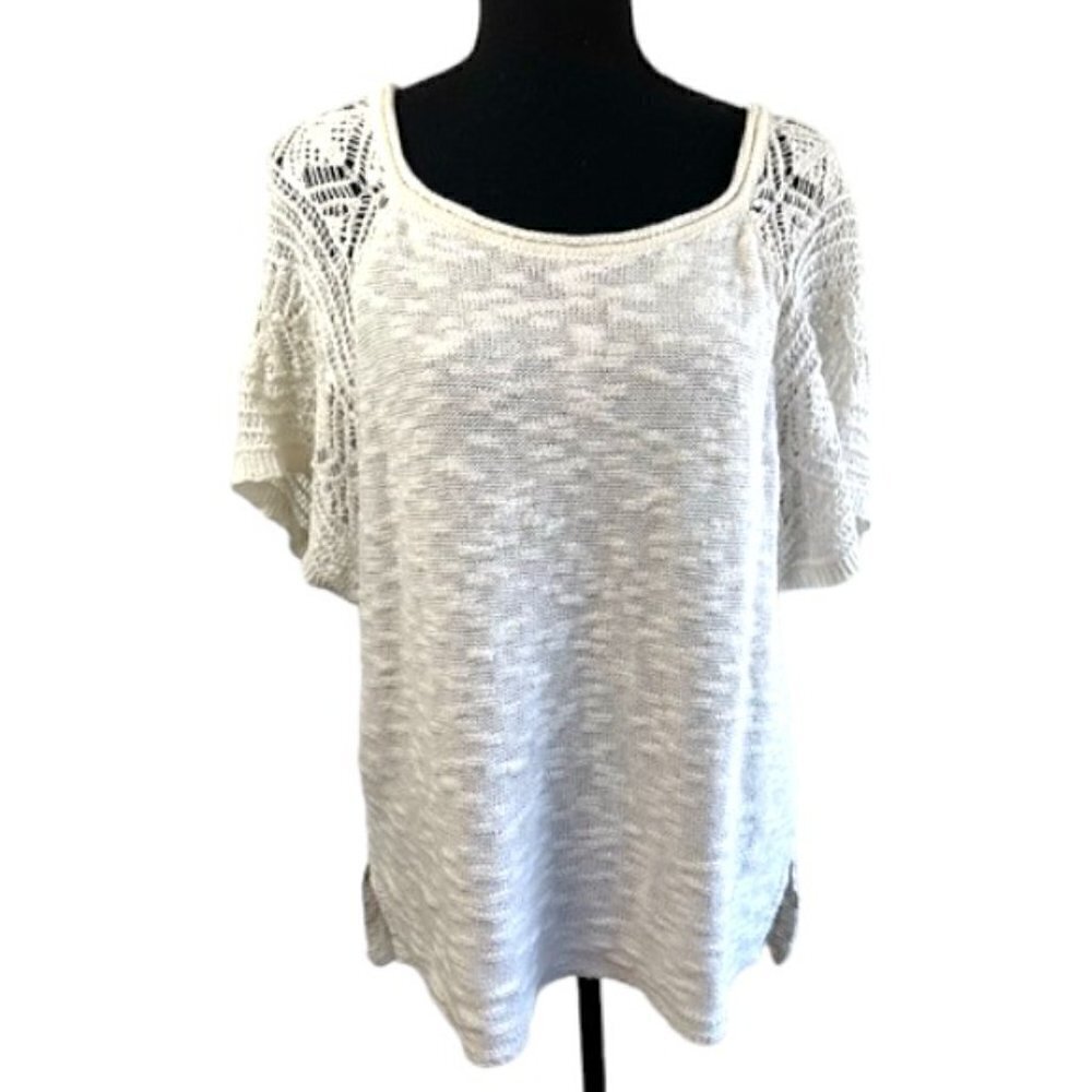 Maurice’s Short Sleeve Women’s Cream Sweater Size Medium